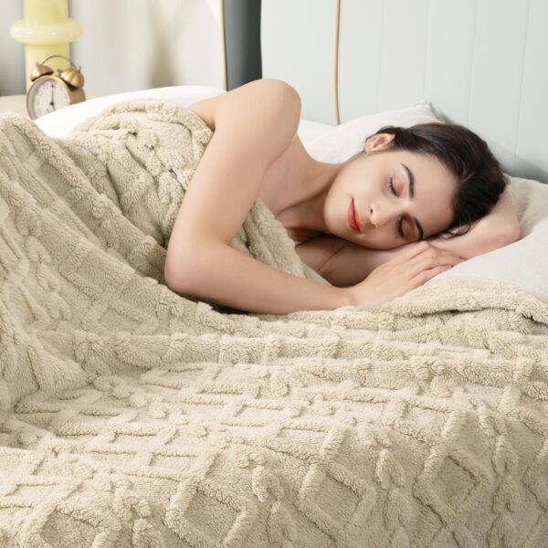 81i9NvggZeL._AC_SL1500_.jpg Aganear Fleece Throw Blanket - Cozy Soft Lightweight Fuzzy T...