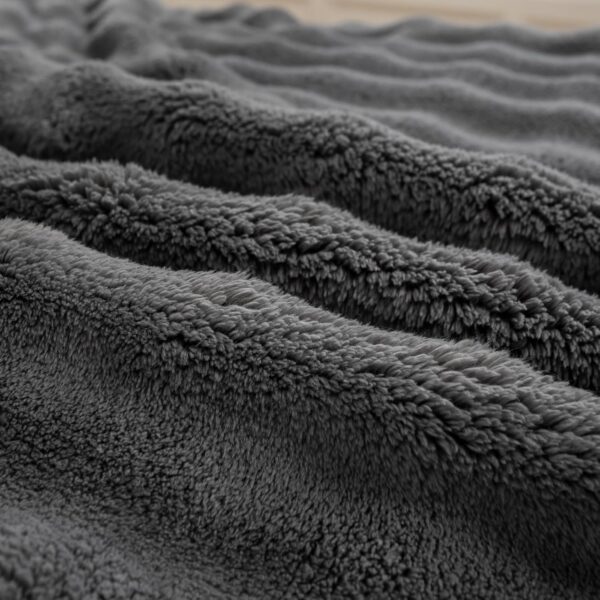 719RceG-d0L._AC_SL1500_.jpg YUSOKI Faux Fur Throw Blanket with 3D Bubbles Super Soft Fuz...