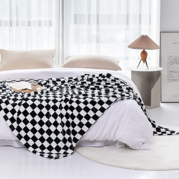 71ZqHZUM08L._AC_SL1500_.jpg LOMAO Throw Blankets Flannel Blanket with Checkerboard Grid ...